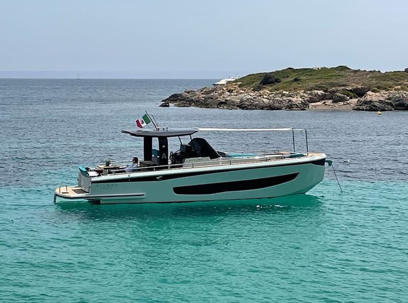 Motorboat Tour in Barcelona with Allure Experience