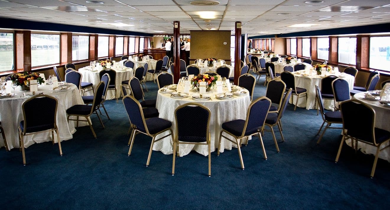 NYC New Year's Eve Cruise on the Hudson — Fireworks Viewing & Open Bar photo 4