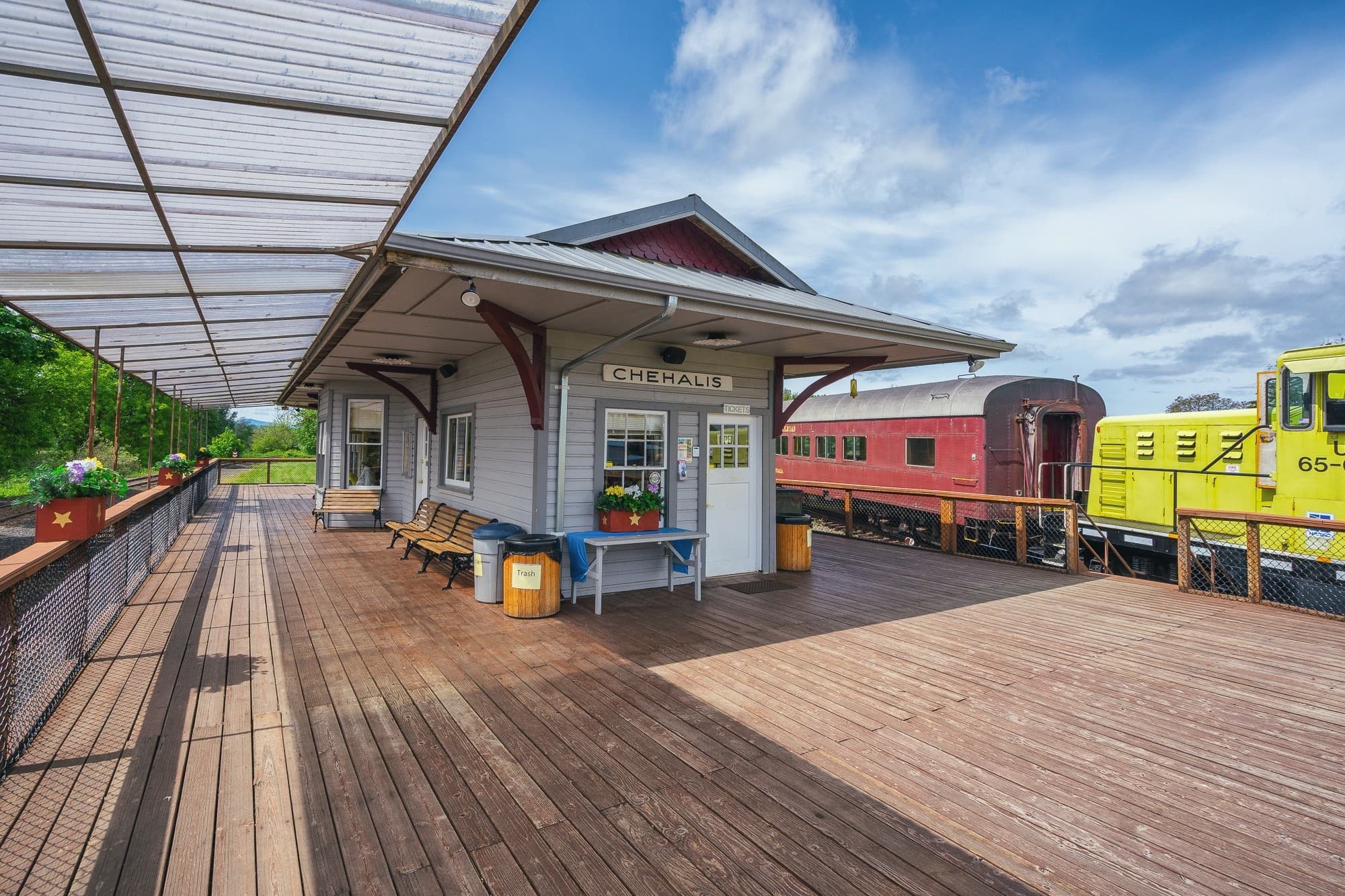 Wild West Dinner Train in Chehalis River Valley: Historic 1920s Rail Dinner & Old West Entertainment photo 4