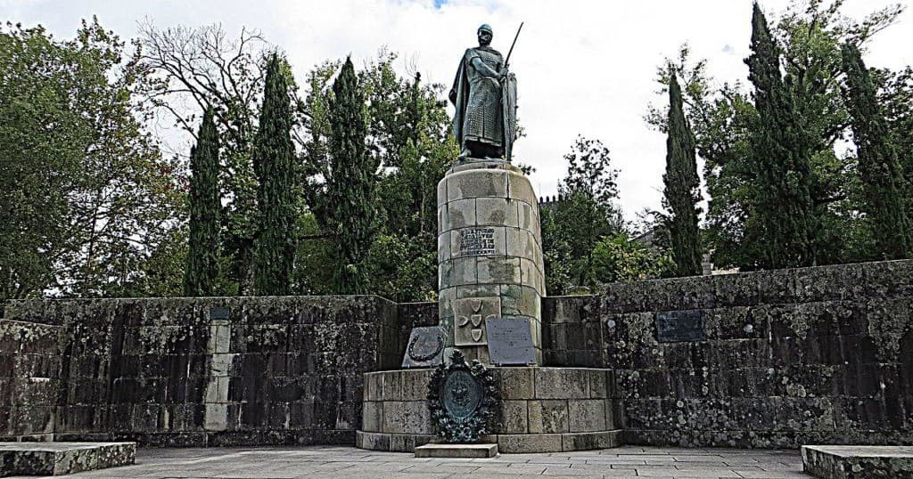 Historic Walking Tours & Cultural Sights in Guimarães and Braga