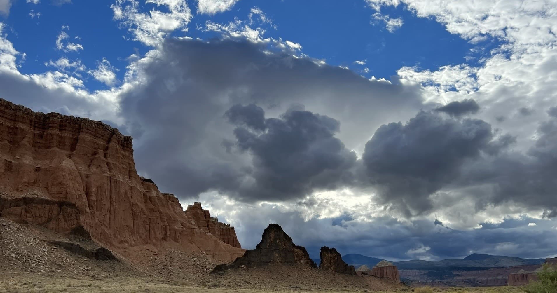 Cathedral Valley 4x4 Tour: Bentonite Hills, Jailhouse Rock & Capitol Reef Temples photo 4