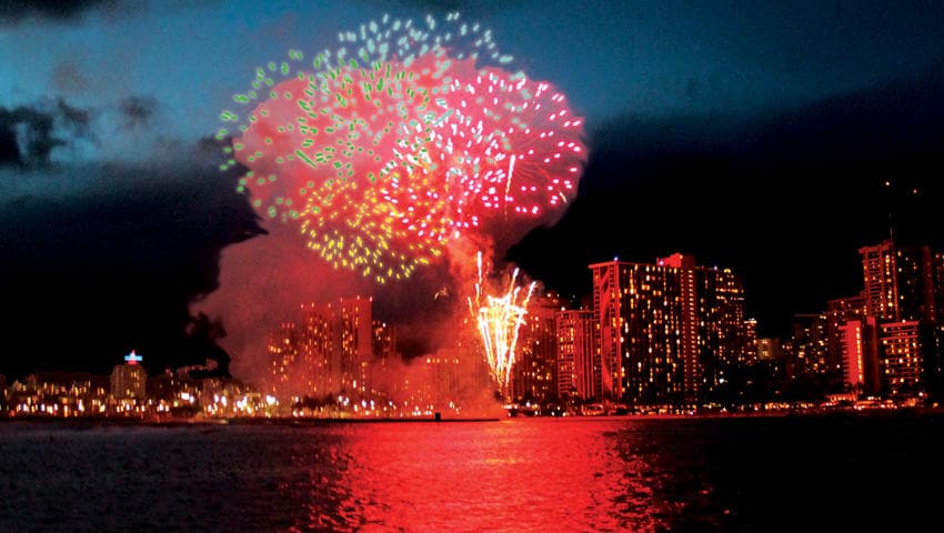 Waikiki Fireworks Cruise: Best Views in Honolulu