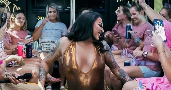 rolling-runway-90-minute-drag-bus-party-scottsdale