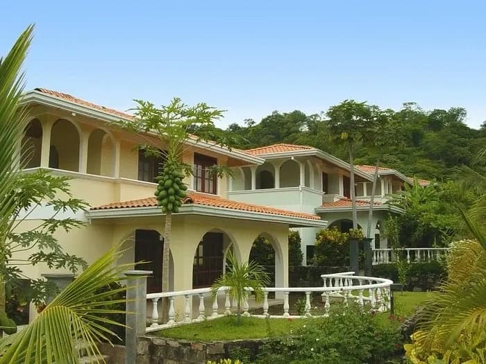 Costa Rica Dive Trip: Playa Hermosa Pinnacles & Arenal Volcano Adventure