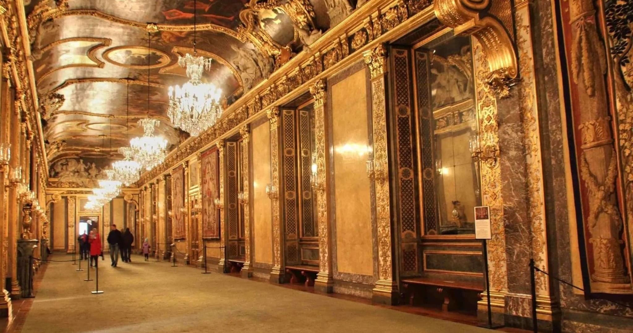 Royal Palace Tour in Stockholm with Stockholmania Tours