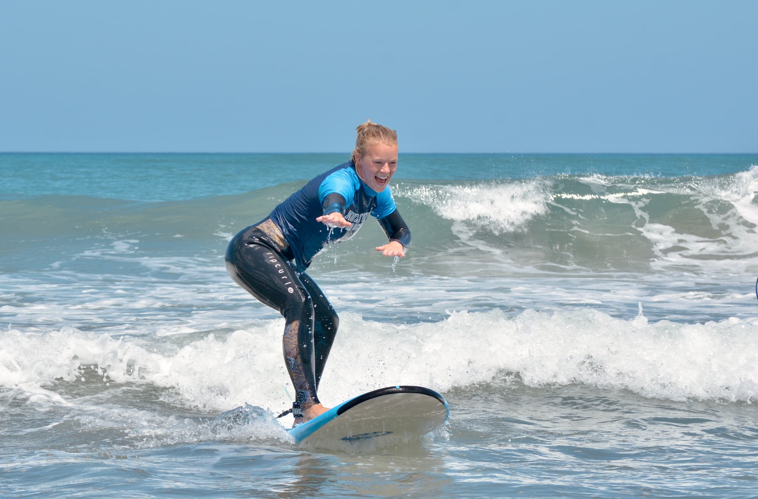 Surf Lesson at Muriwai Surf School: Perfect for Beginners in New Zealand