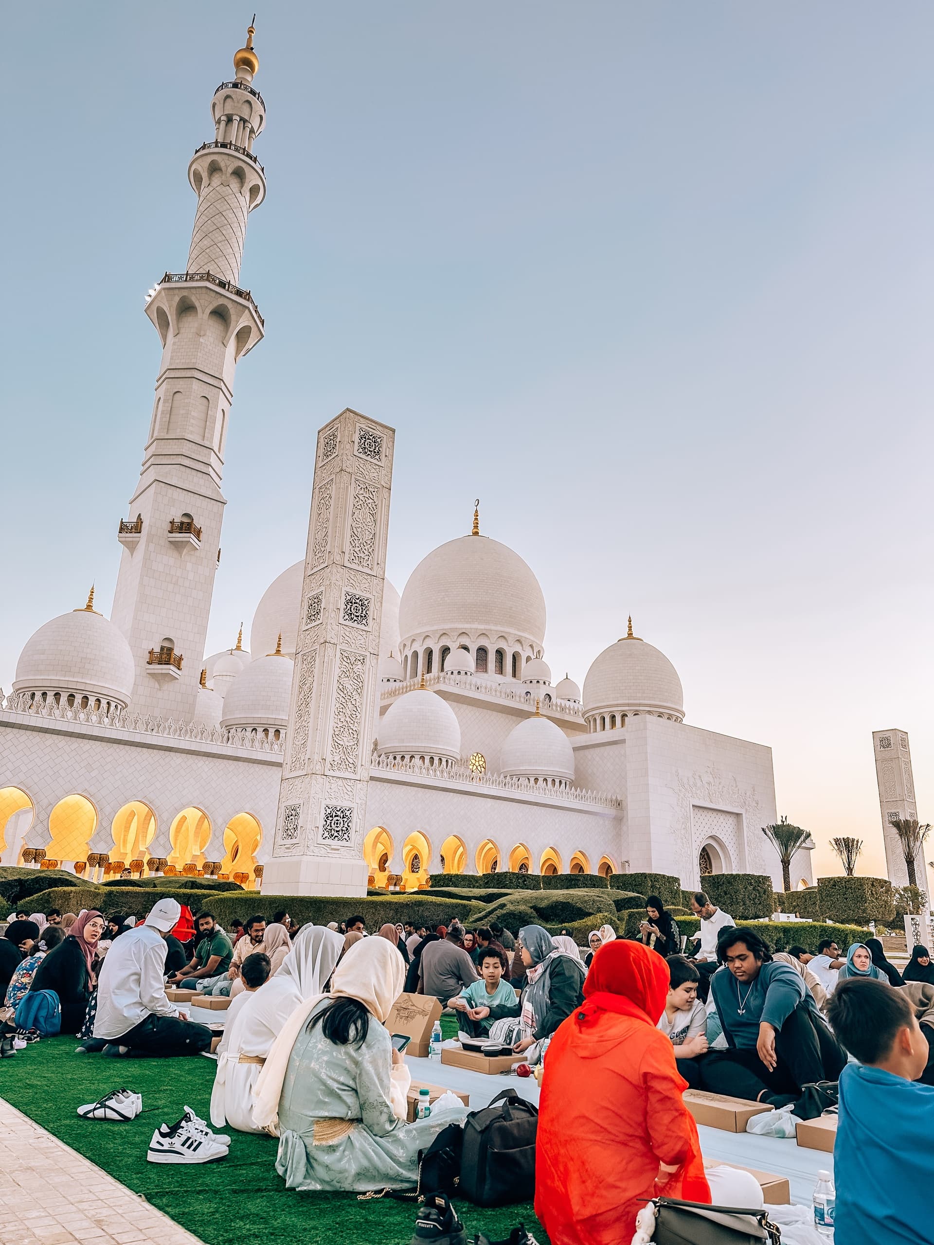 Ramadan Iftar at Sheikh Zayed Grand Mosque: Abu Dhabi Tour from Dubai