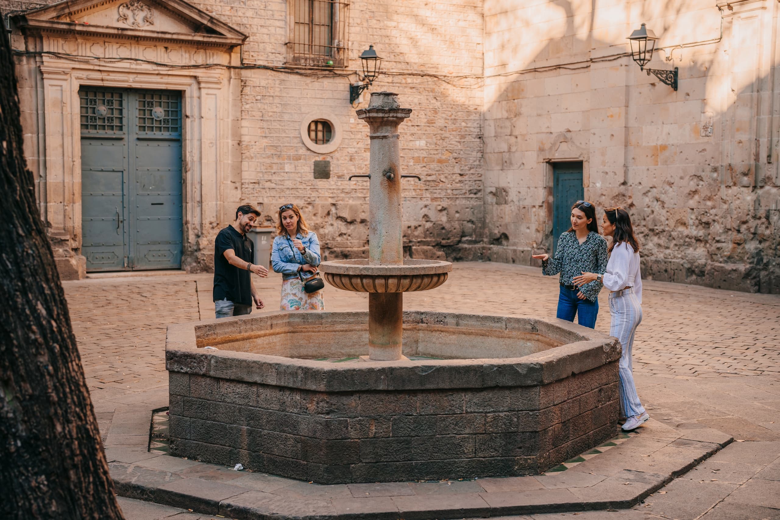 Gothic & Born Walking Tour with World Experience