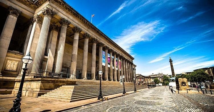 Explore Liverpool's Beatles Classic Tour: Iconic Sights & Stories from the Fab Four