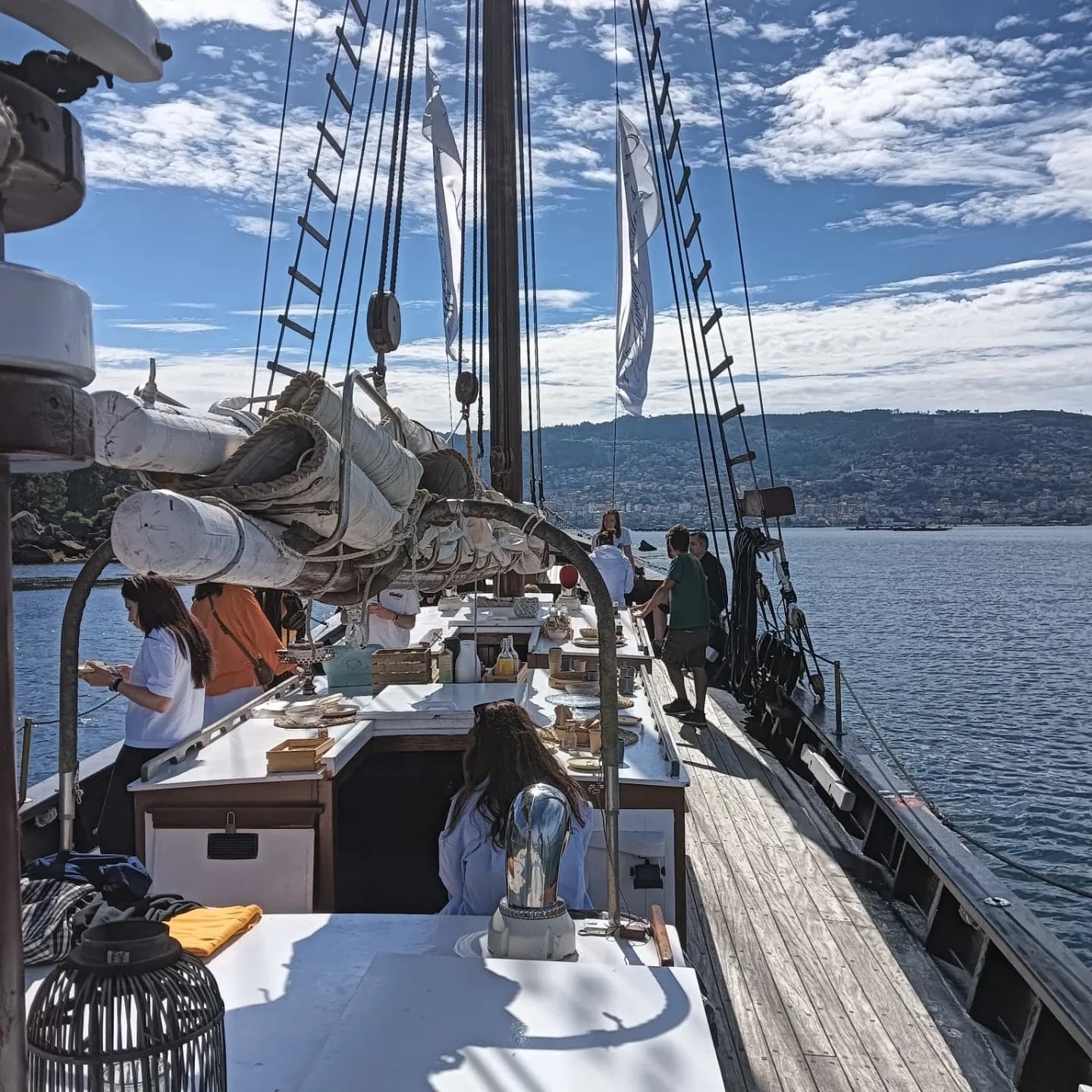Sailing to Cíes with Bluscus Turismo Marinero in Vigo