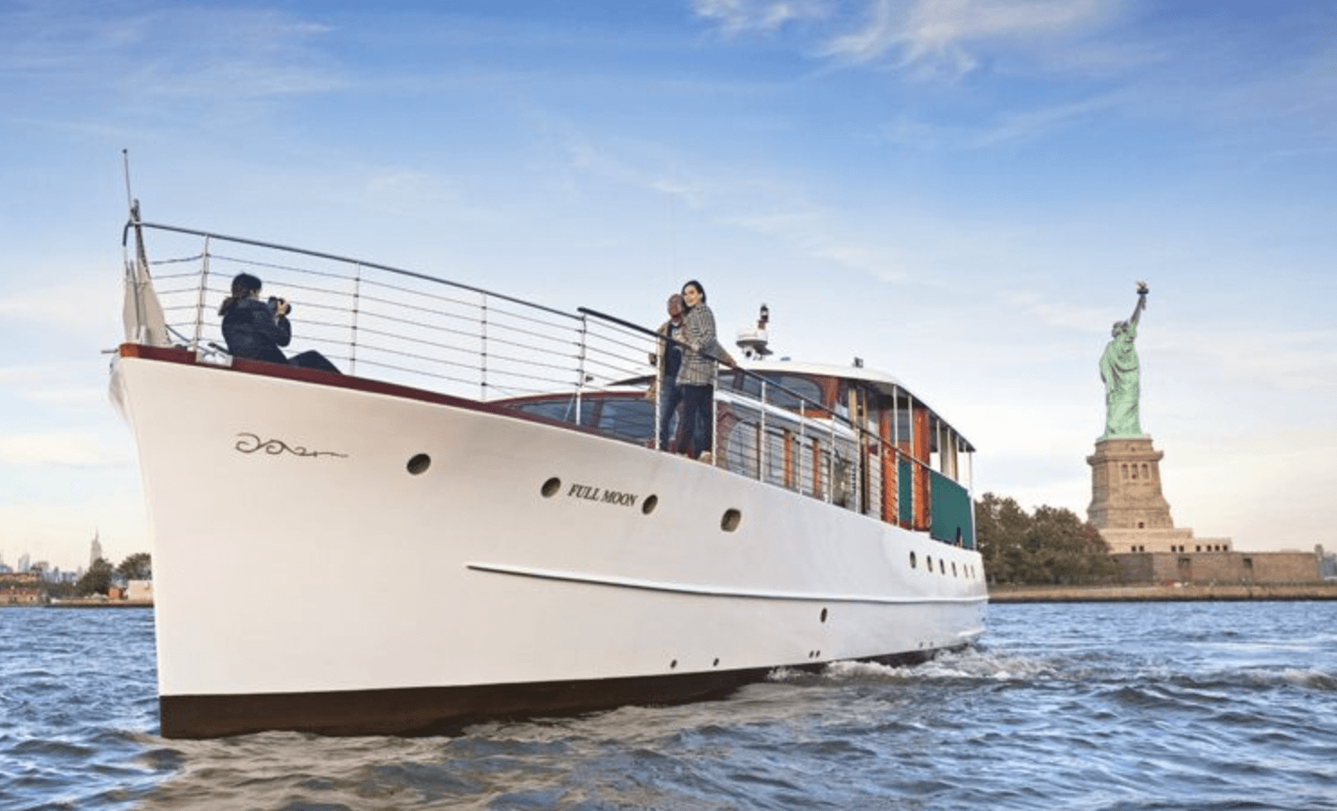 Water-Activities: Private Full Moon Cruise at Chelsea Piers
