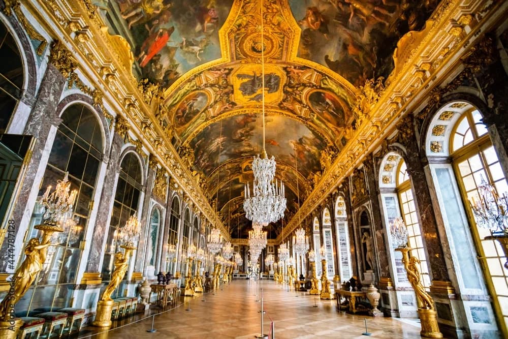 Land-Adventures: Day Trip to Versailles with First Class Concept