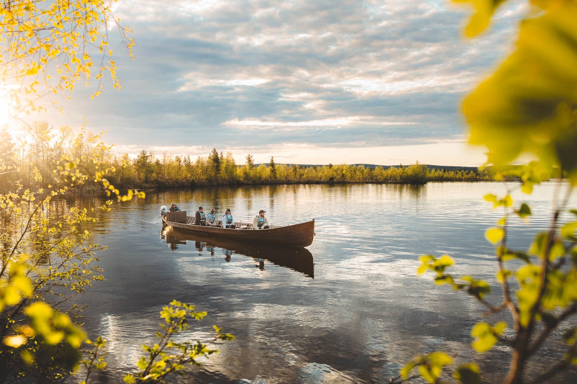 Sunset Boat Tour on Olkkajärvi with Apukka Resort