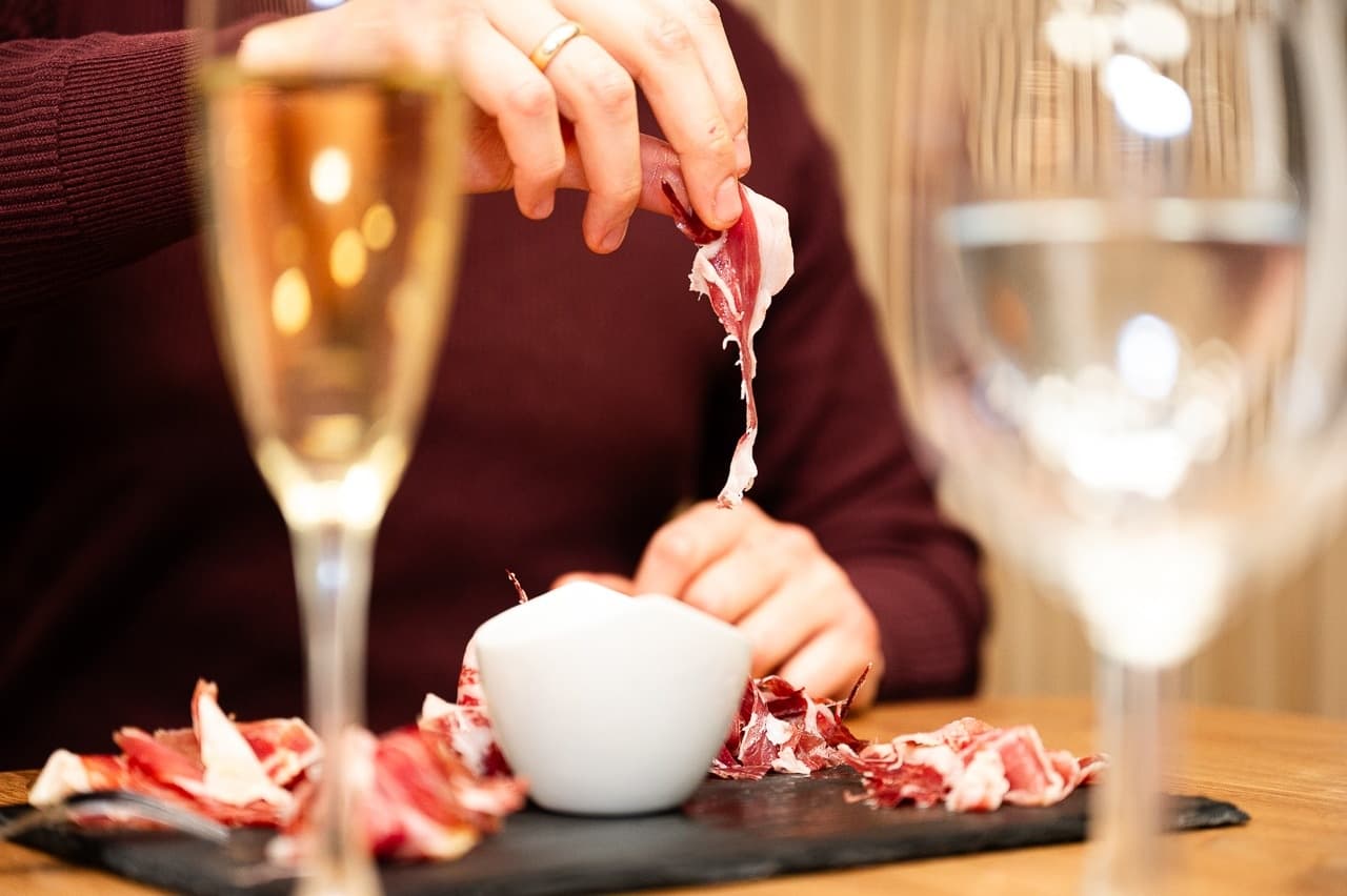 Inside Barcelona’s Jamón Masterclass: 7 Hams, 3 Cheeses & Wine Near Sagrada Familia photo 2