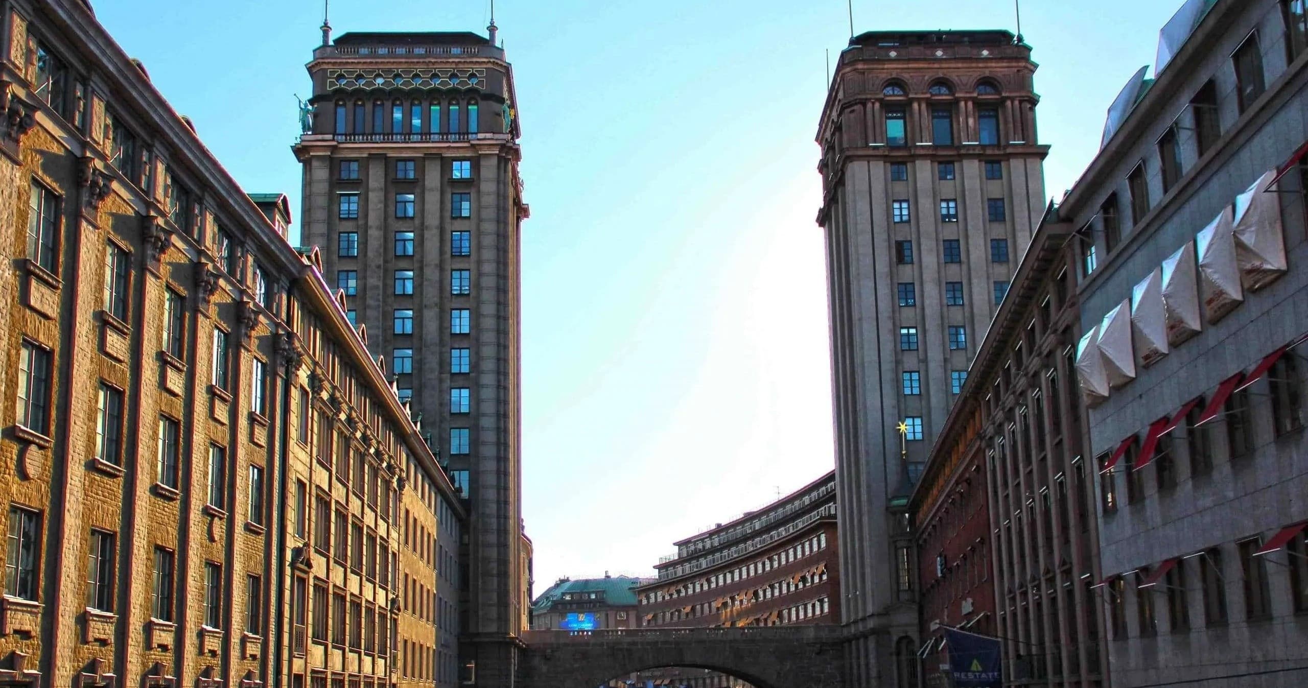 Stockholmania Tours: City Contrast Walk in Stockholm
