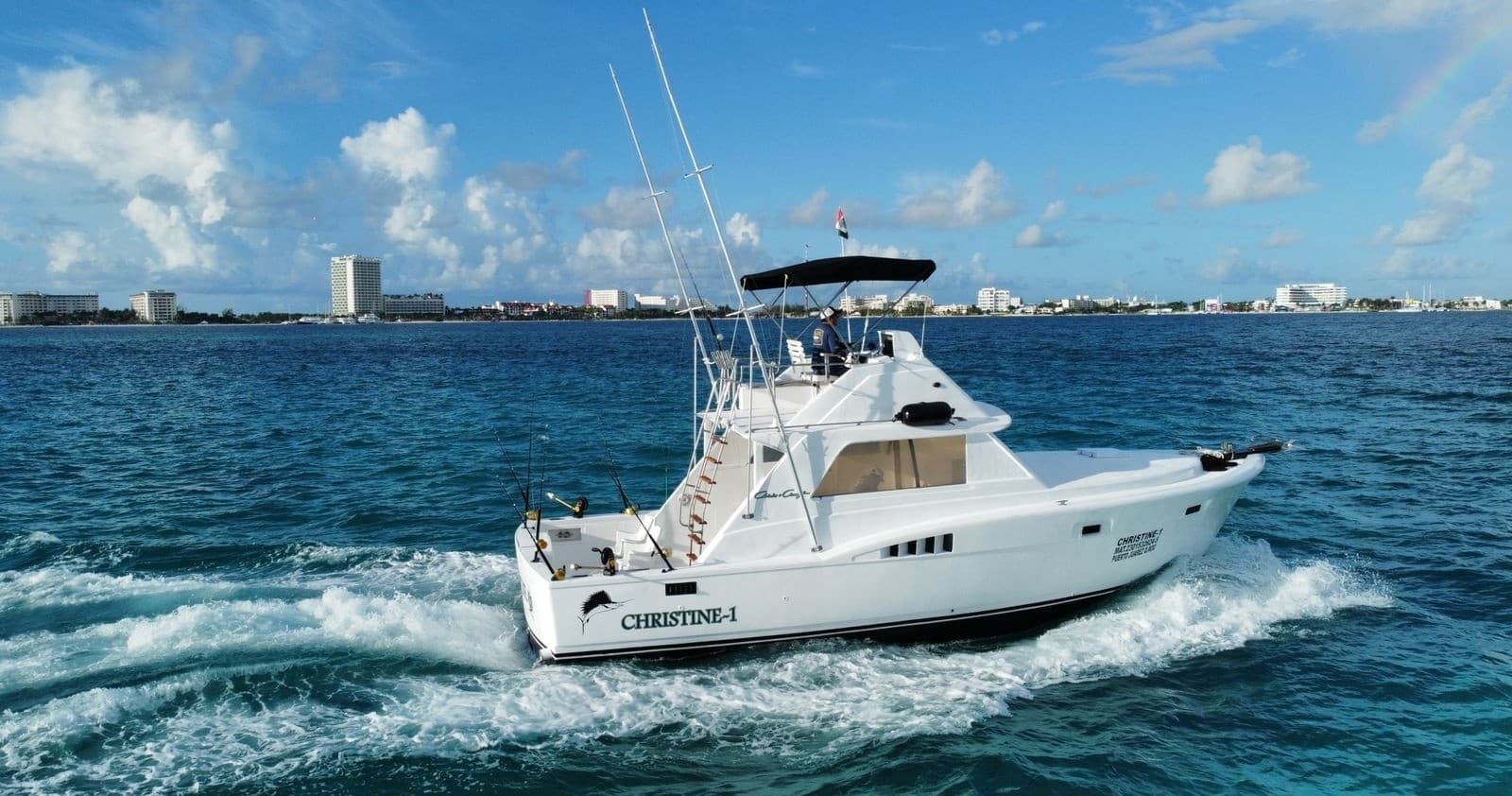 38ft Chriscraft Boat Rental Experience in Cancún, Mexico