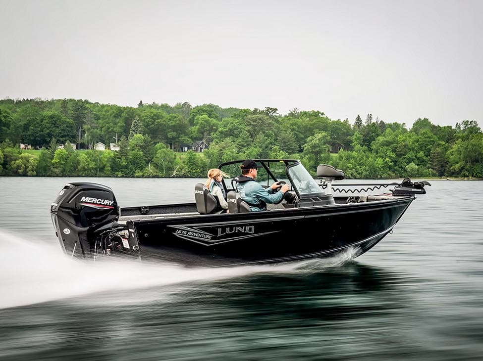 17-Foot Lund Rental on Rainy Lake: Ranier MN Boat Charter & Fishing