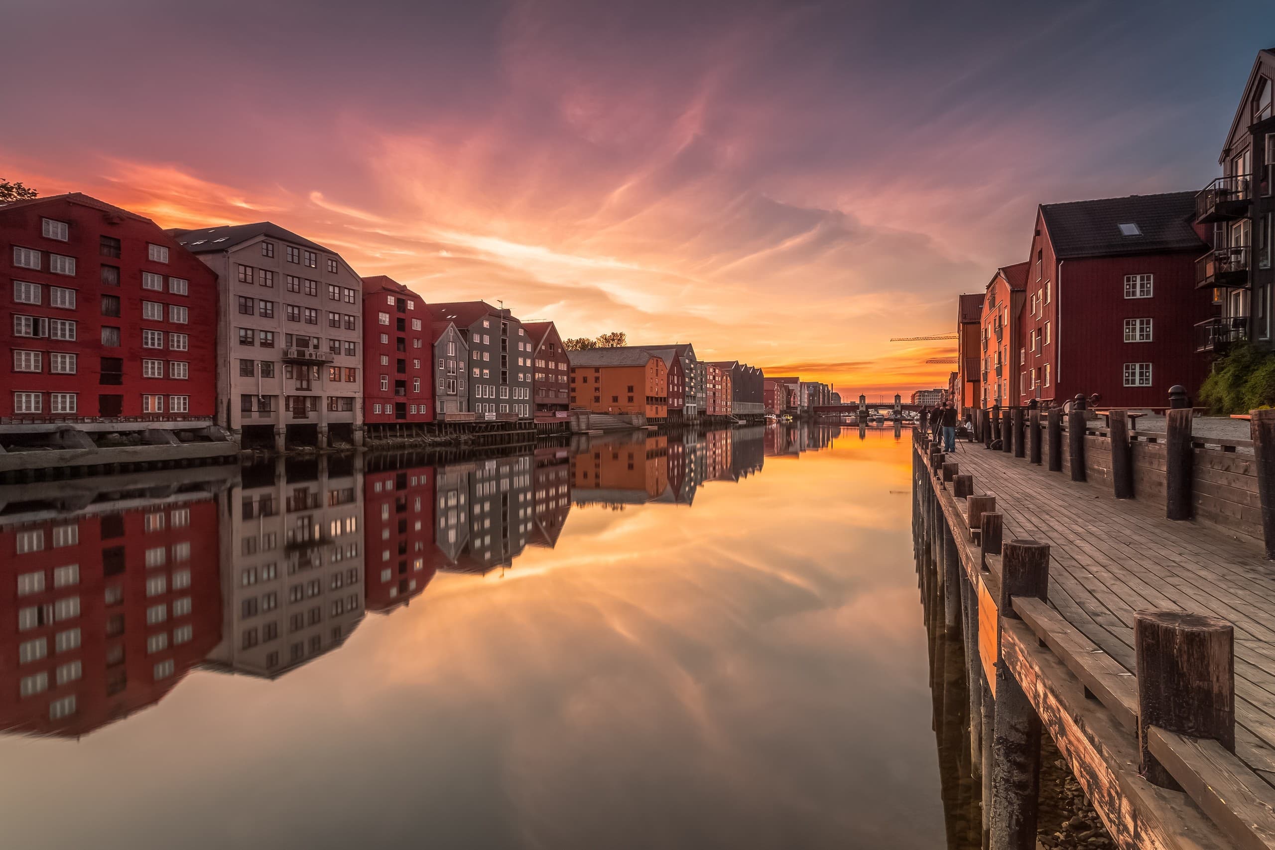 Historic Trondheim City Walk: Nidaros Cathedral, Bakklandet & Nidelven River