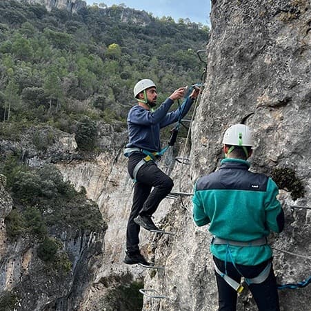 Barranco Portilla: Sunlit Canyoning and Beginner Rappelling Near Cuenca