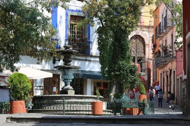 Callejoneada con Estudiantina: Nighttime Alley Concert and Legends in Guanajuato
