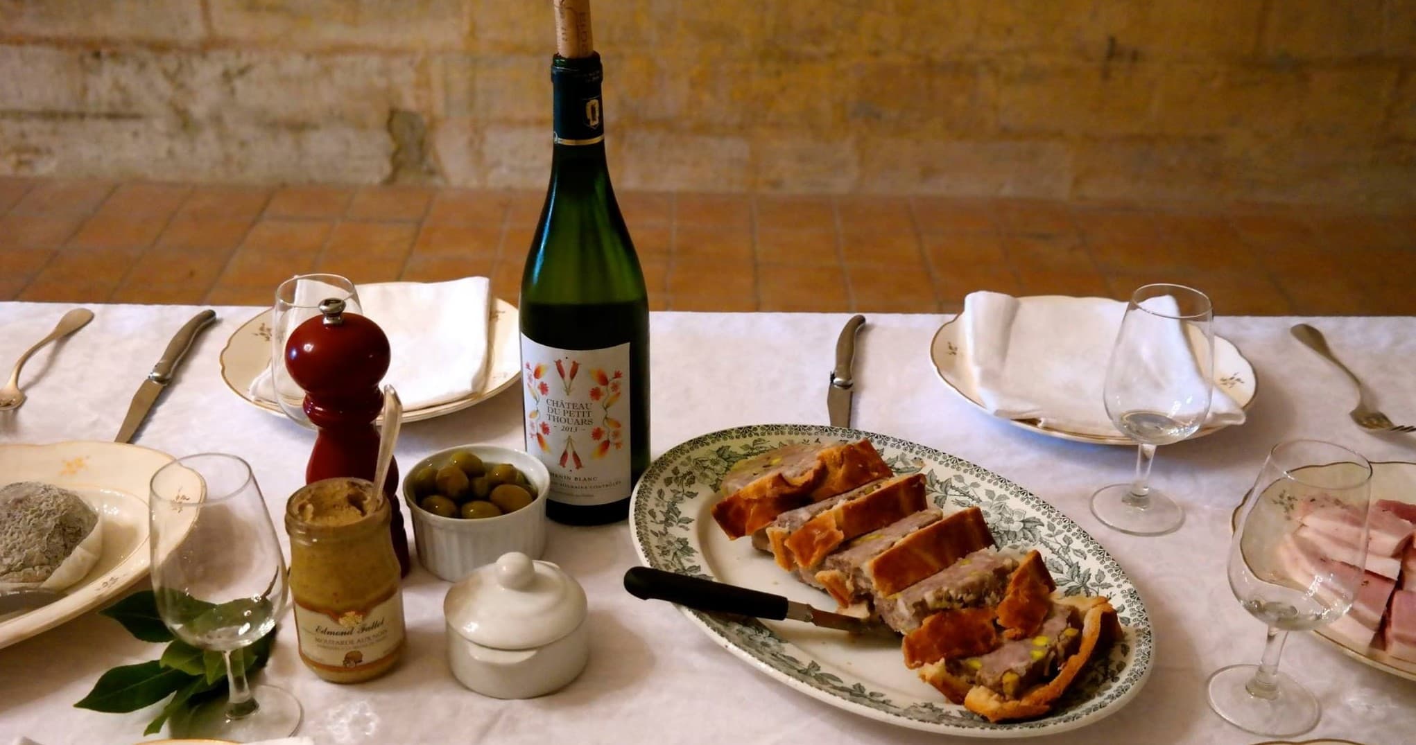 Meet the Count at Château du Petit Thouars: Loire Wine Tasting & Vineyard Walk