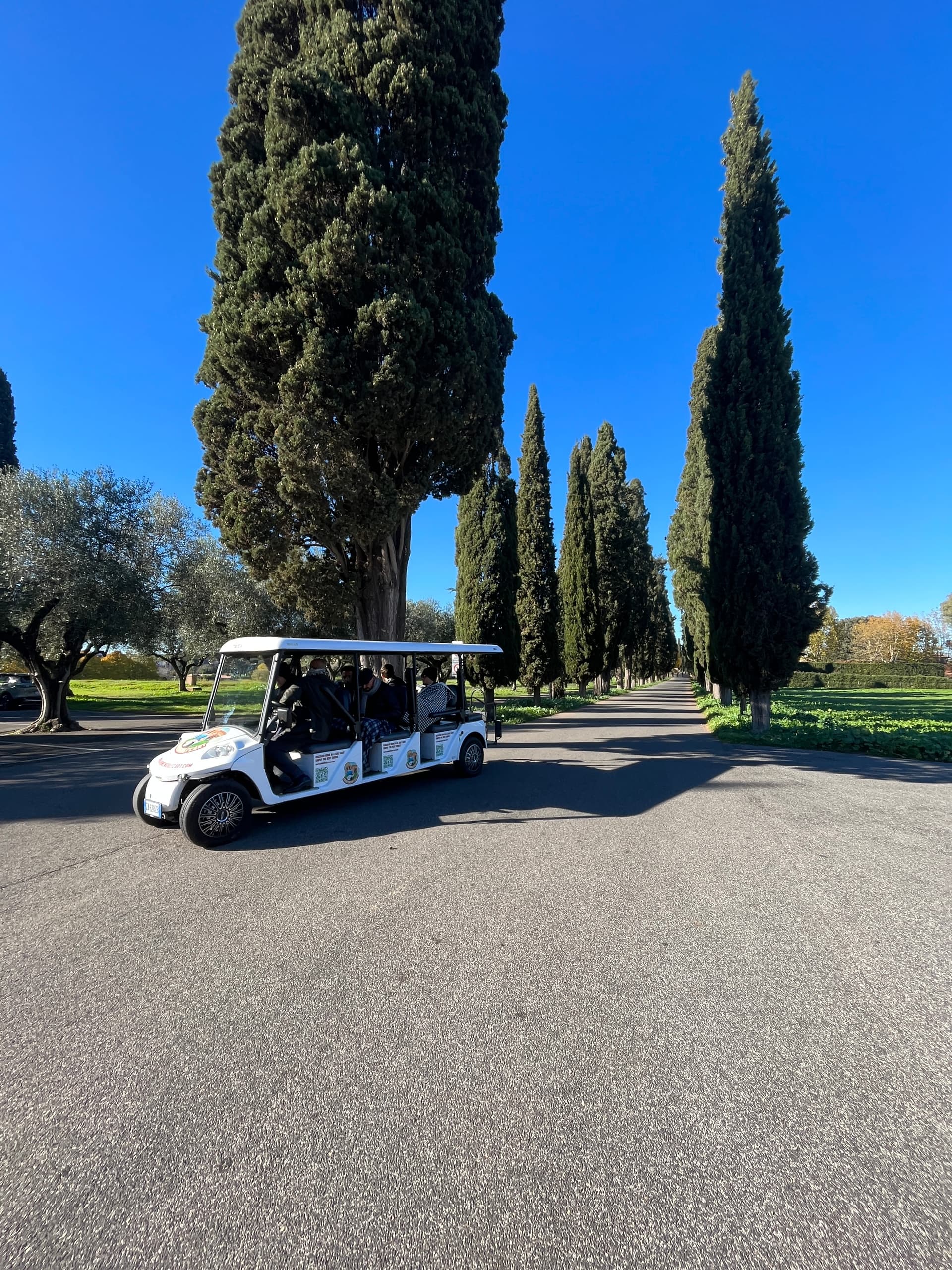 Glide Into Hidden Rome: Private Golf Cart Tour of Renaissance Courtyards photo 2