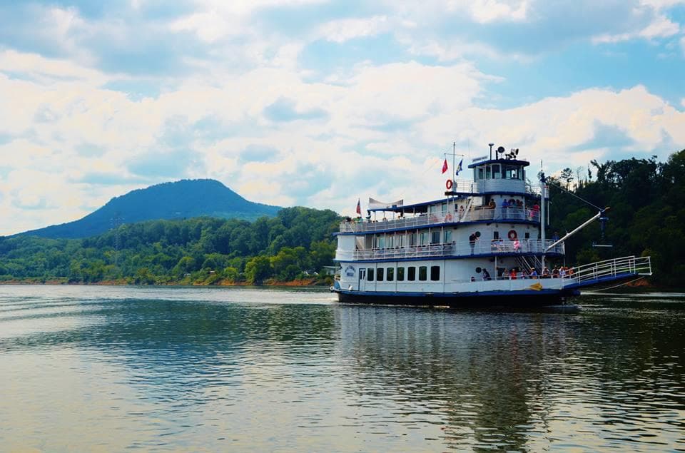 Scenic Tennessee River Day Cruise with The Southern Belle Riverboat