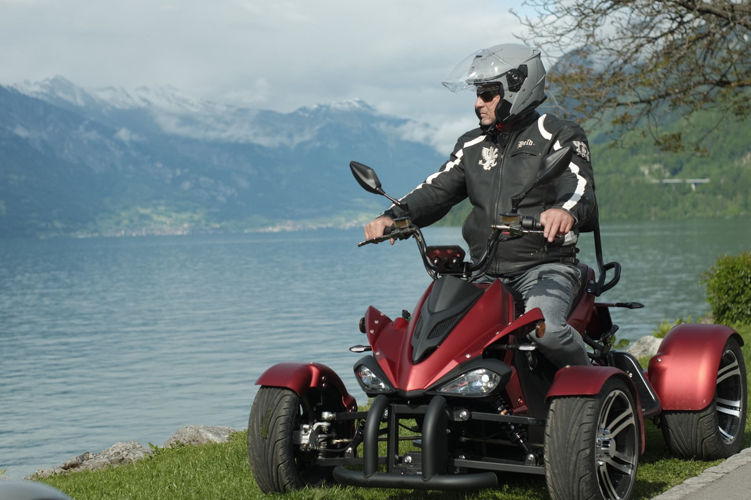 Water Activities & Quad Lake Tour in Brienzersee, Switzerland