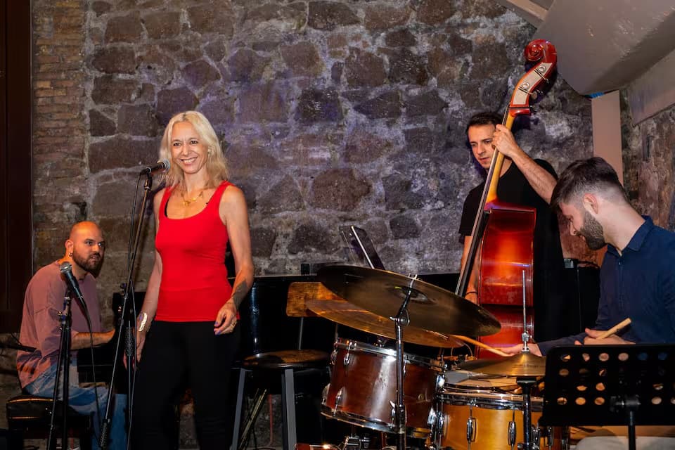 Dinner and Jazz in Rome: Night Stroll from Spanish Steps to Trevi Fountain