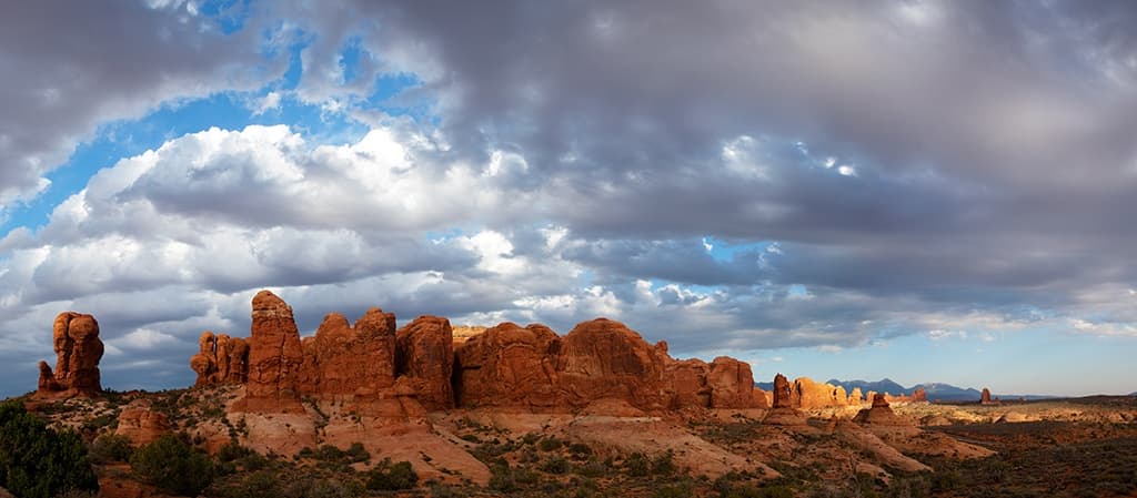 4x4 Canyon Tour with Canyonlands by Night and Day in Moab