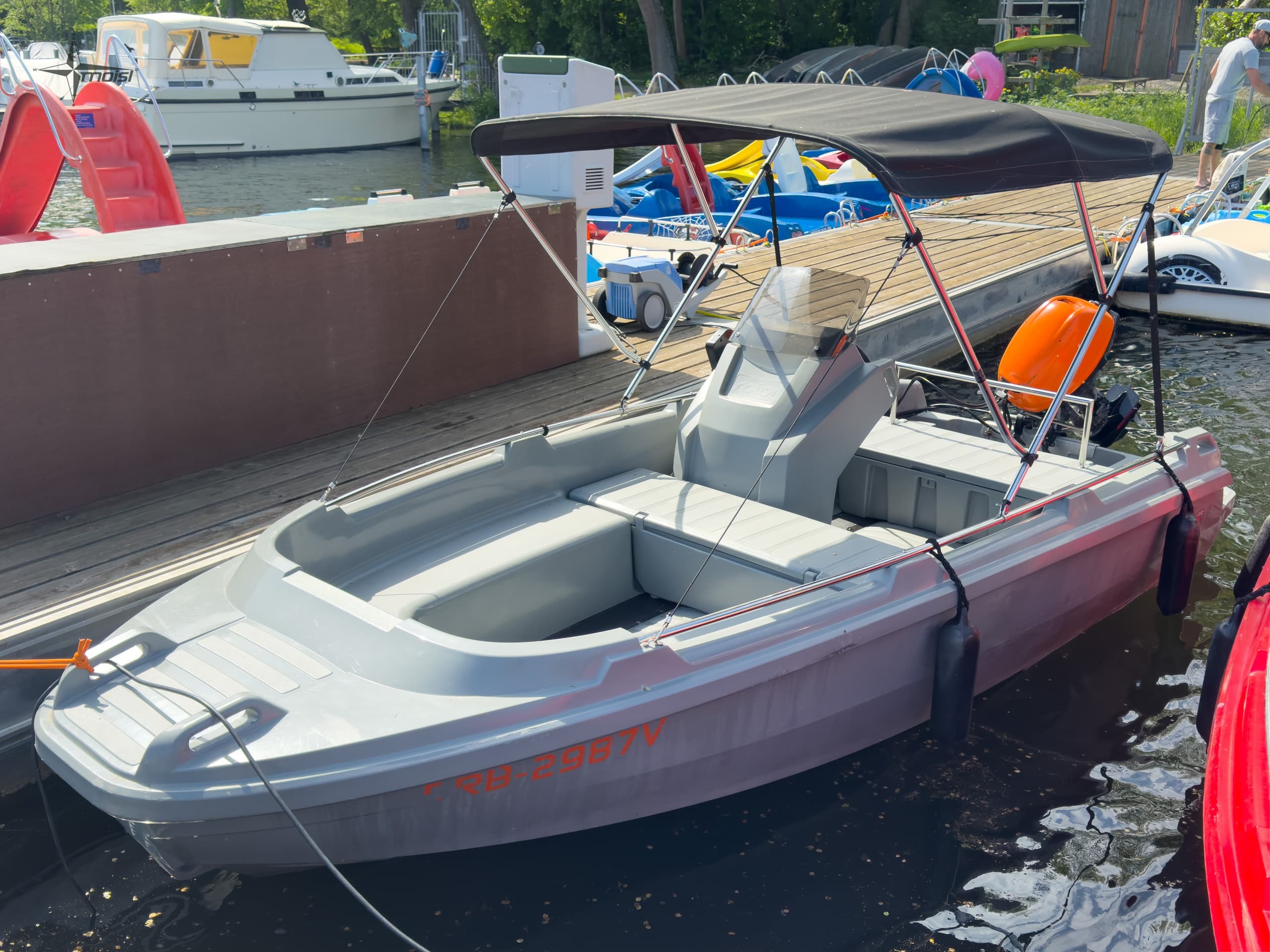 Motorboat Rental on Potsdam Waters with Bootsvermietung Moisl