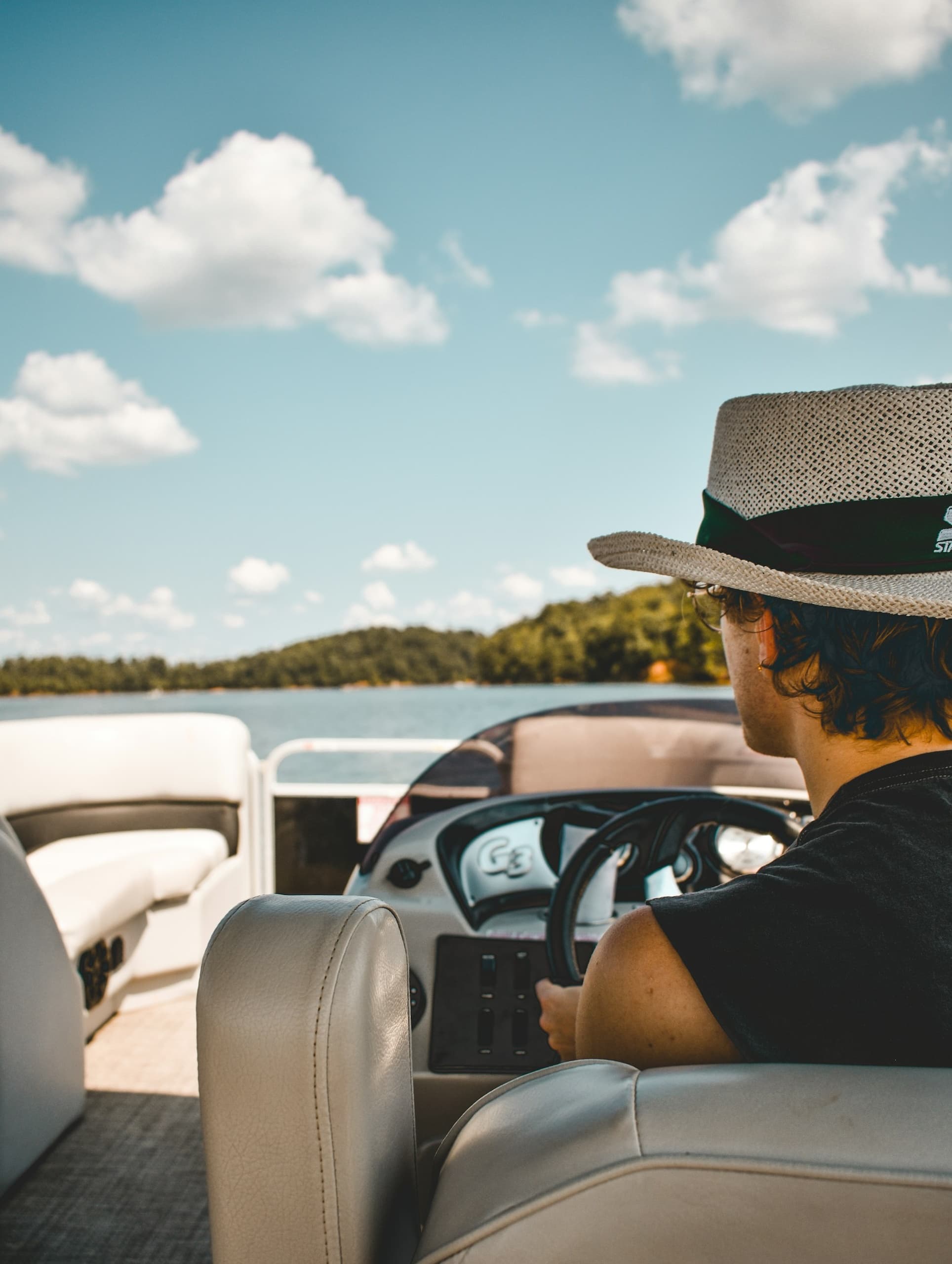 Pontoon Boat Rental at 208 Boat Rentals in Priest River
