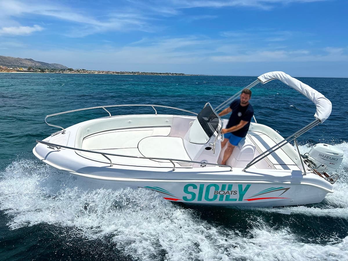 Sicily Boats Gommone Charter in Siracusa