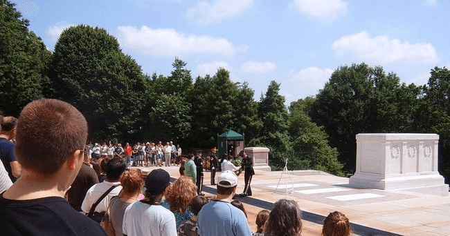 Arlington Cemetery Walking Tour with Universal Tour Guide US