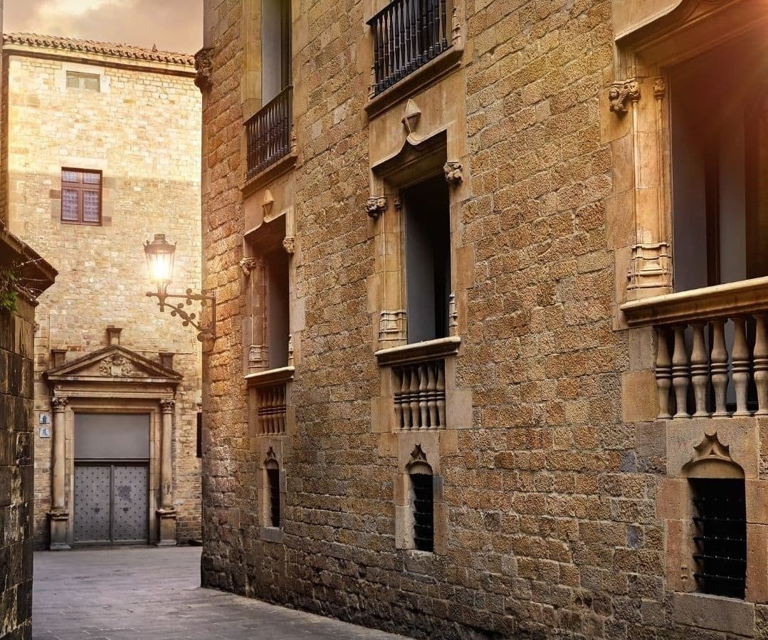 El Gótico Comedy Tours in Barcelona's Historic Core