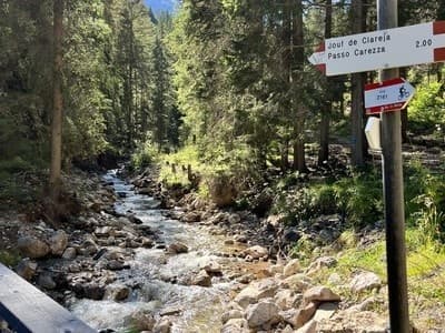 Hiking Adventure at Il Sentiero dei Principi in Tirolo
