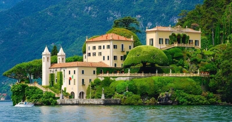 Lake Como Boat Tour & Villa Visit with Como Classic Boats