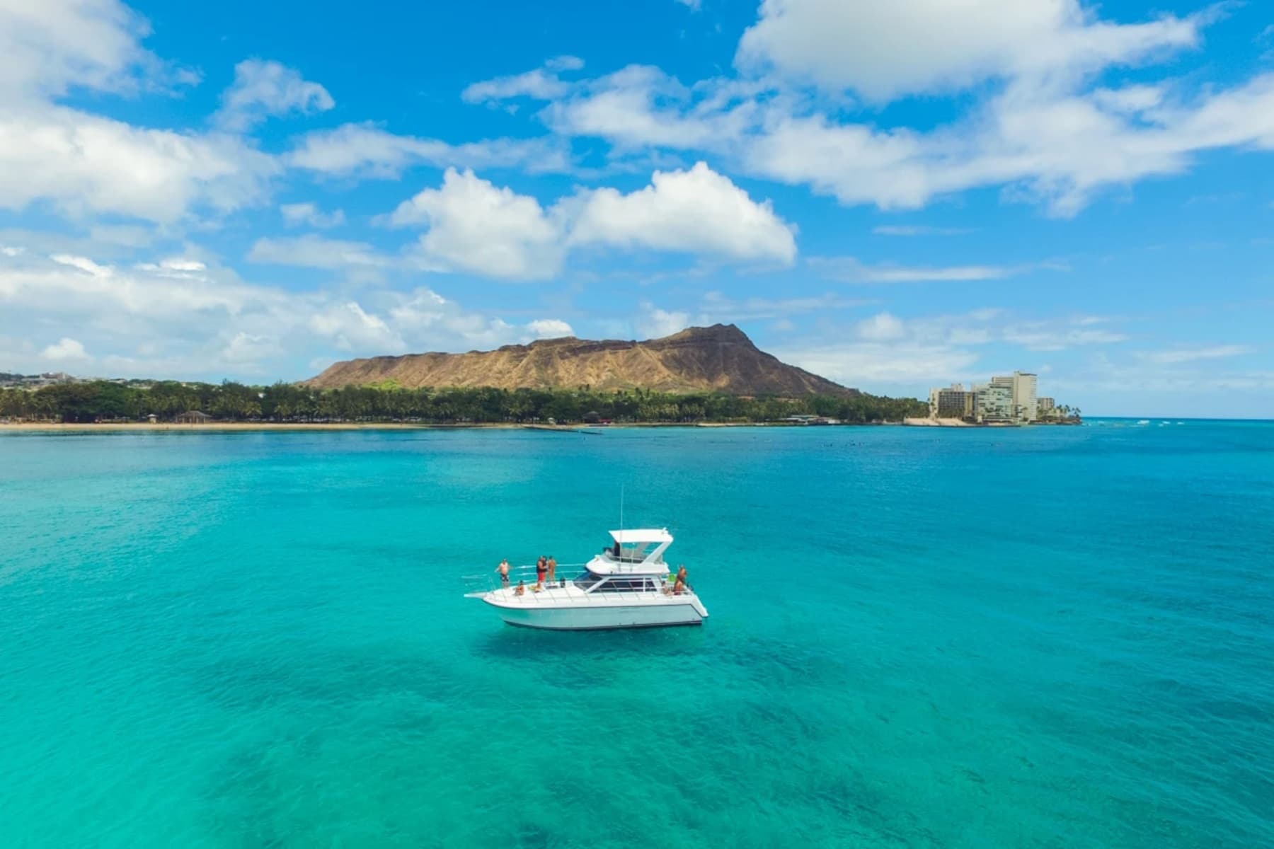 Private Yacht Charters with Hawaii Dive Center in Honolulu