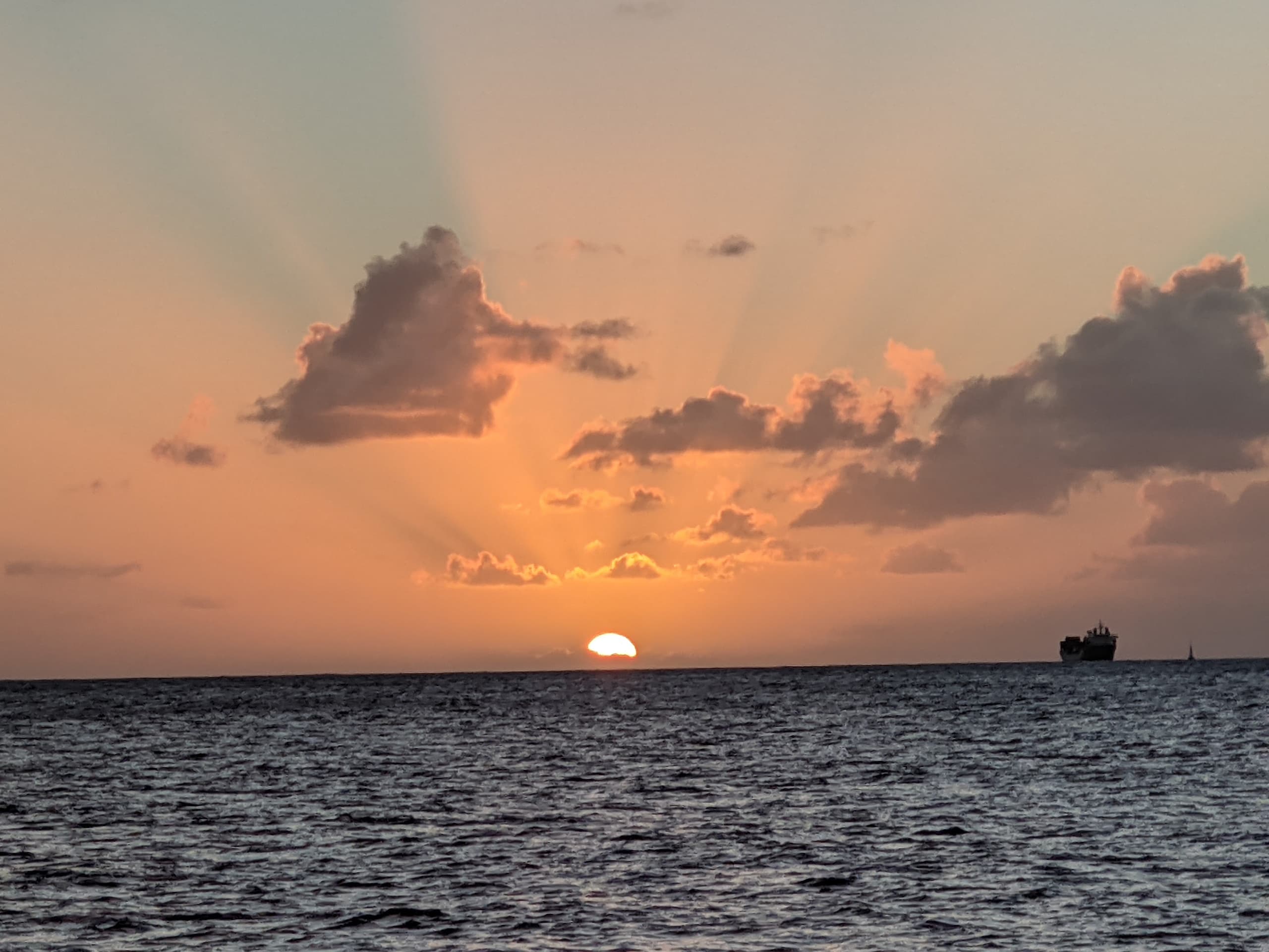 Water-Activities with First Reef Sailing: Coastal Adventure