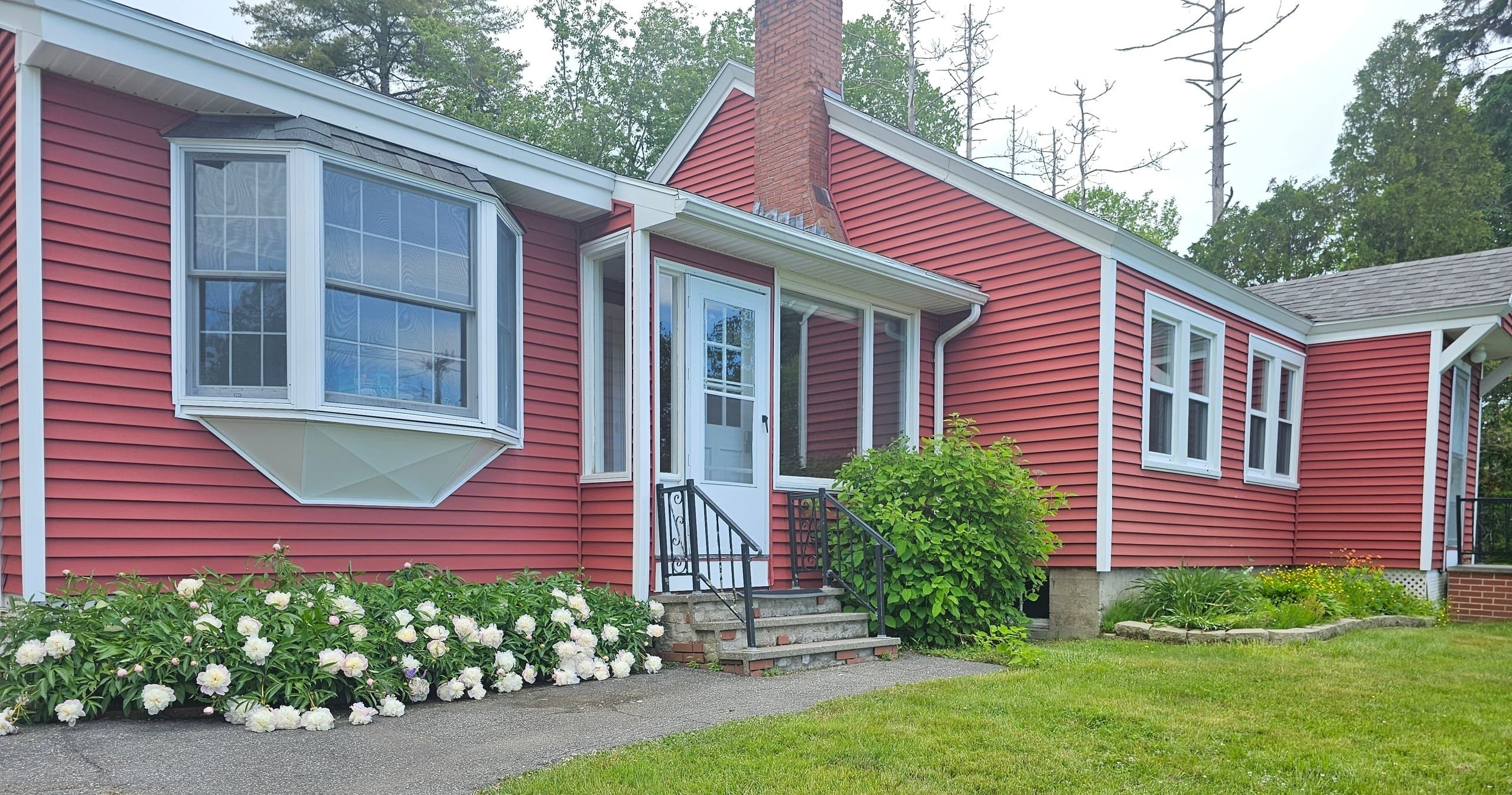 Escape to Red Retreat: Your Ideal Trenton, Maine Vacation Rental Near Acadia National Park