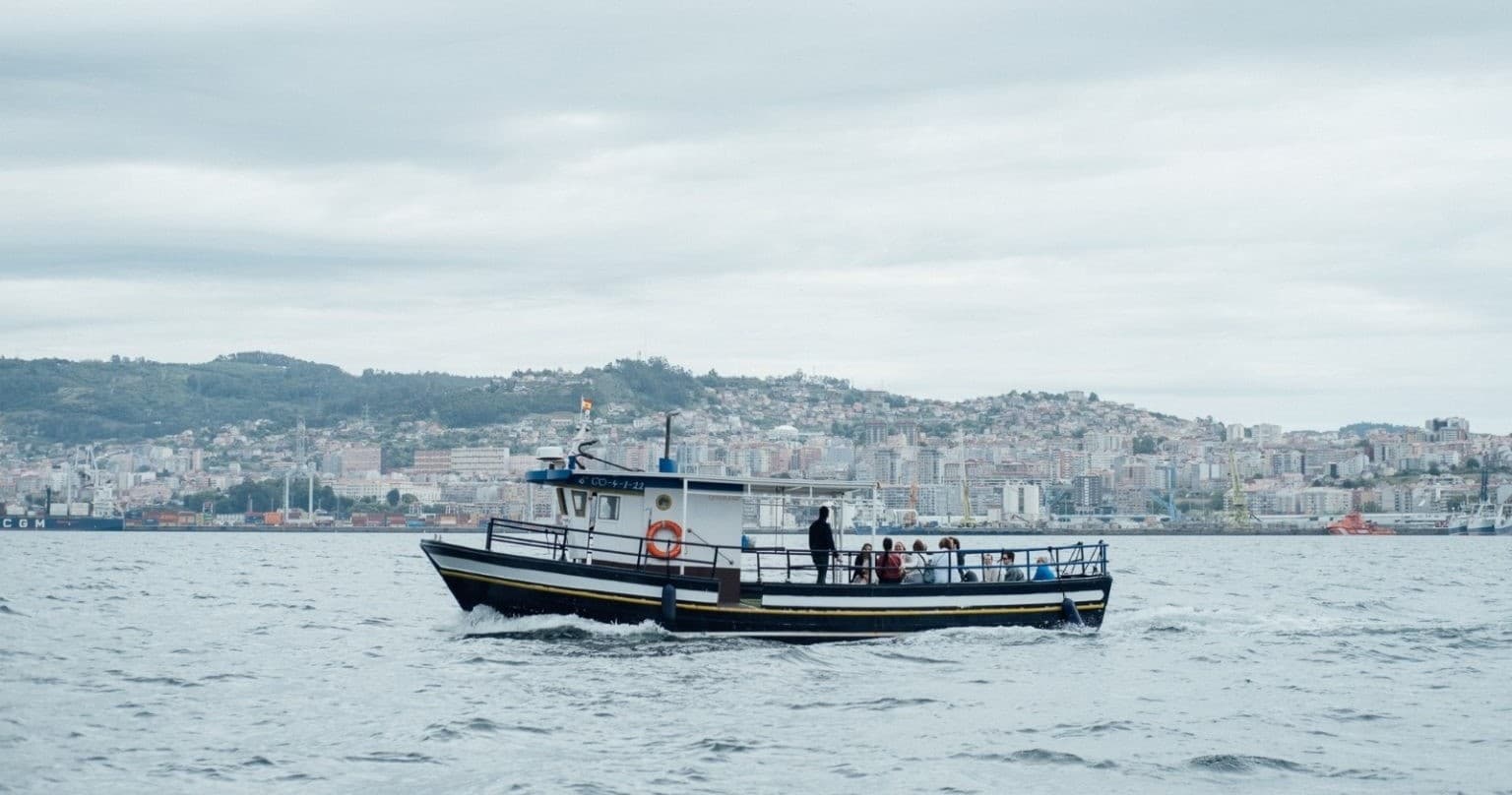 Seafood and Bateau Tours with Bluscus Turismo Marinero in Vigo