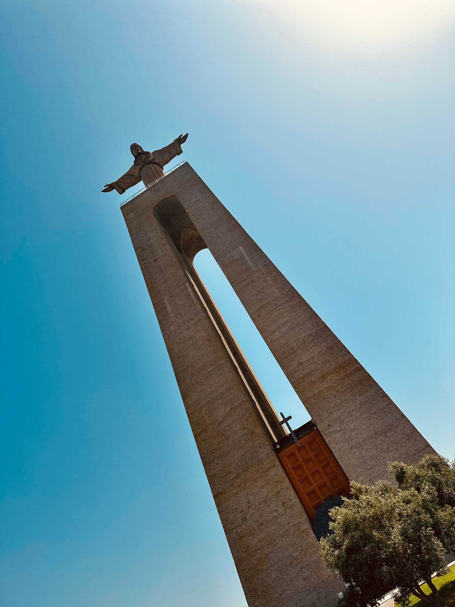 Explore Arrábida & Setúbal: Coastal Cliffs, Hidden Beaches & Authentic Portuguese Flavors
