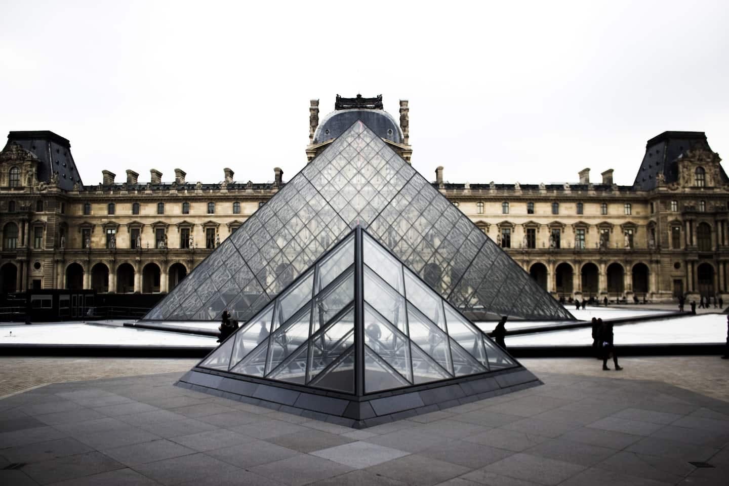 Private Louvre Tour with Our Friend in Paris