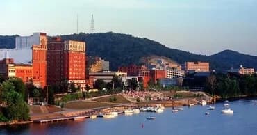 Paddle Wheeling: Single Kayak Rentals on the Ohio River from Wheeling Island Marina photo 1