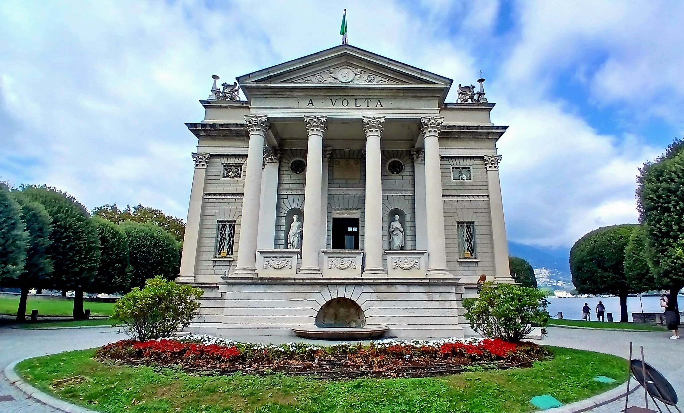 Land-Adventures in Como with Free Walking Tour Italy