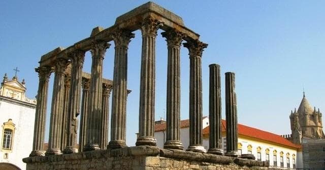 Cultural Land Adventure: Évora & Monsaraz with Fantastic Ride