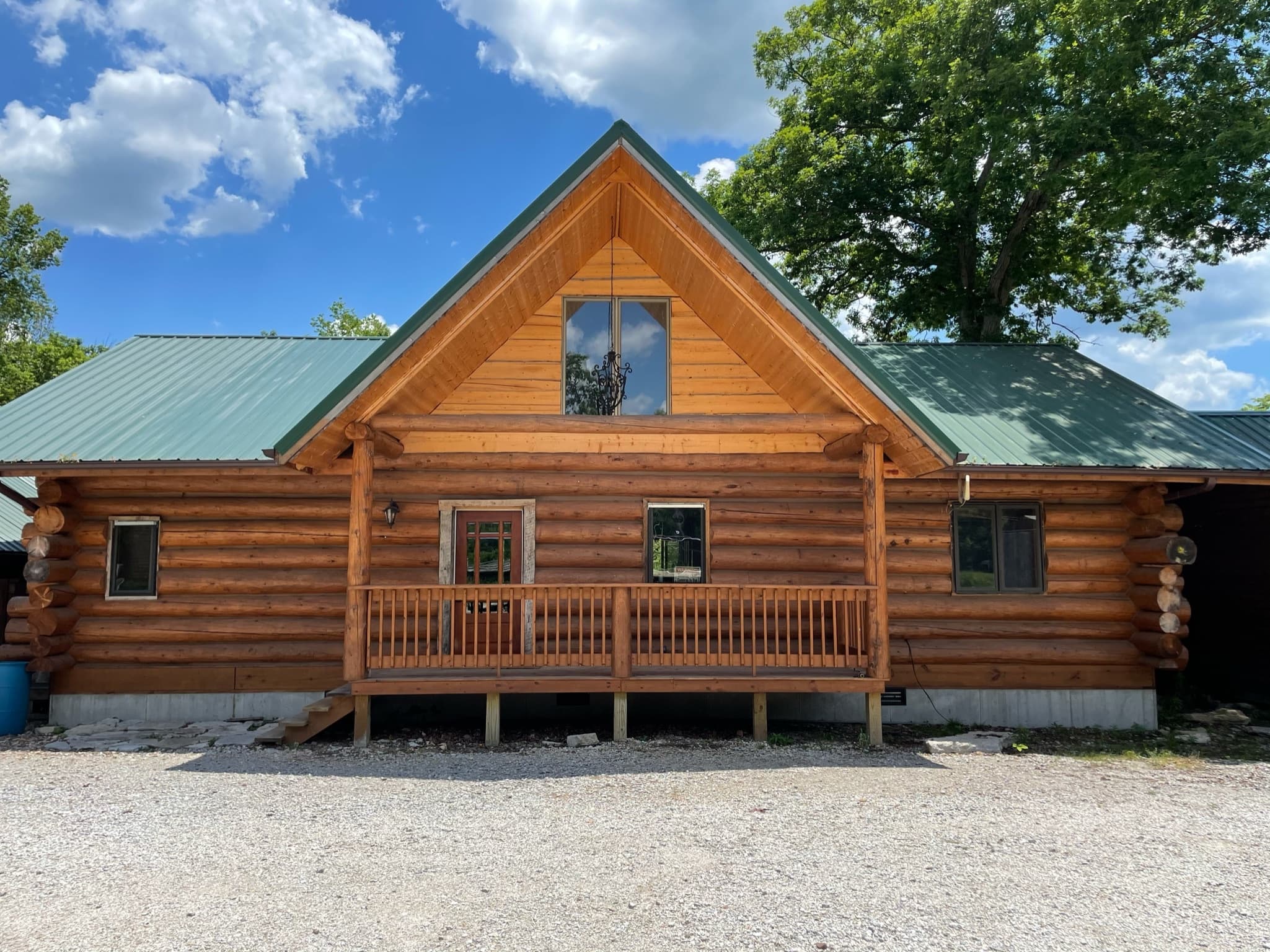 Engelmann Spruce Lodge: Your Riverside Retreat for Elk River Adventures in Missouri