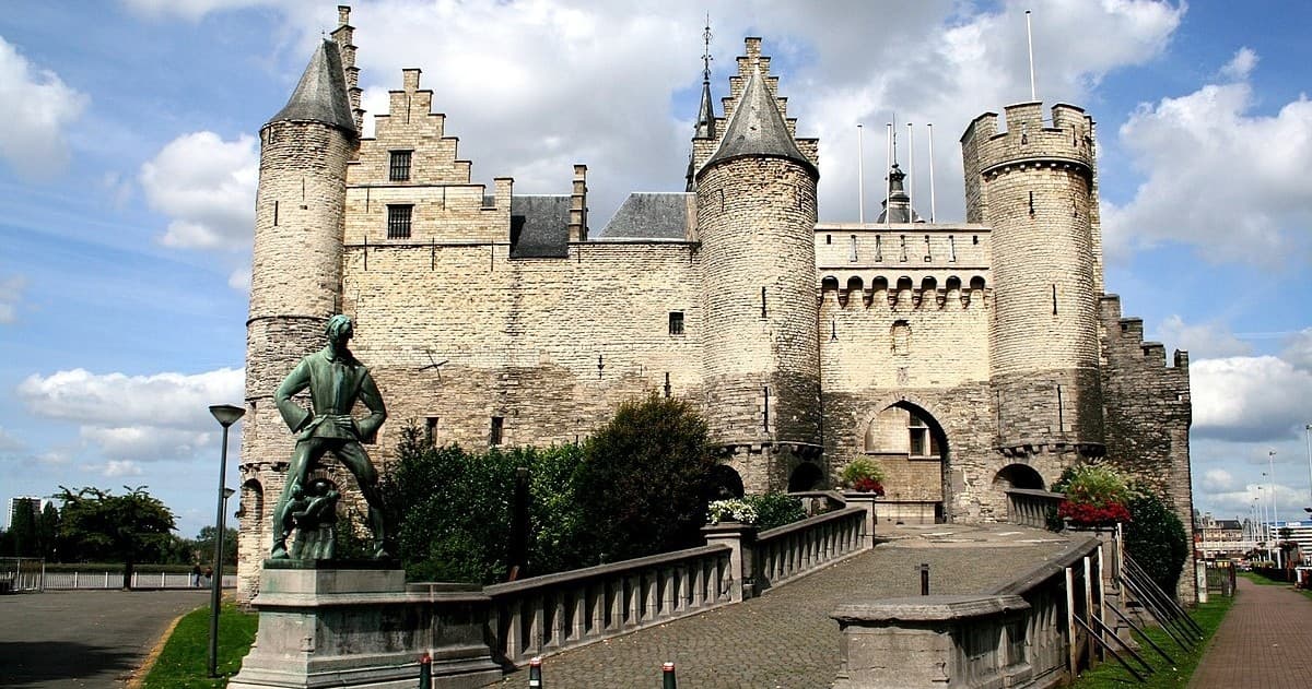 Explore Antwerp’s Eilandje District with a Historic Walking Tour and Beer Tasting
