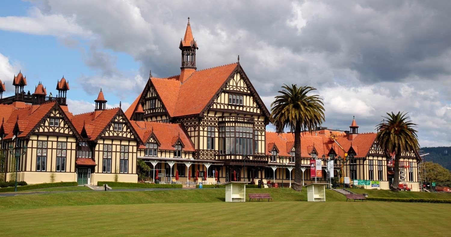 Outdoor Adventure & Cultural Tour at Rotorua & Waitomo by Zest Tours