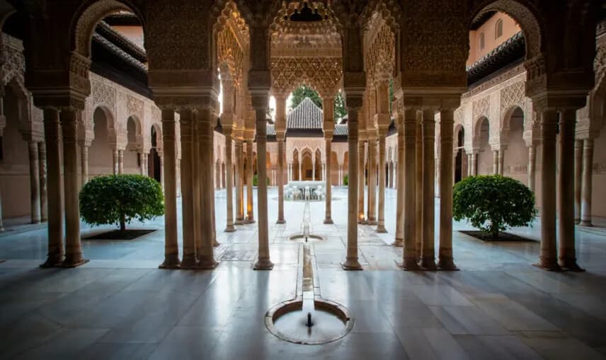 Private Alhambra Day Trip from Málaga: Palacios Nazaríes, Generalife & Albaycín